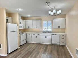 14611-14611 SE Lone Pine Dr in Clackamas, OR - Building Photo