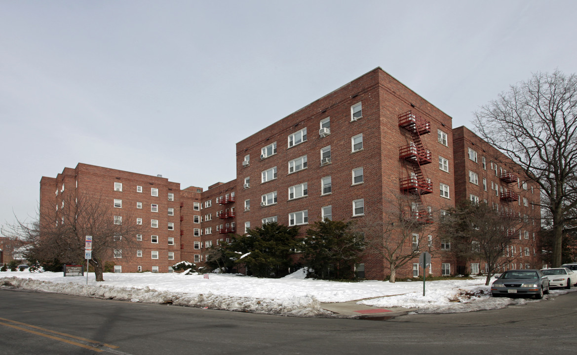 Carlton House in Elizabeth, NJ - Building Photo