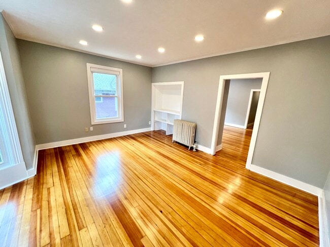 57 Forest St, Unit 2 in Providence, RI - Foto de edificio - Building Photo