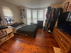 385 Pine St in Providence, RI - Building Photo