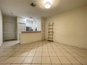 2734 Bird Ave in Miami, FL - Foto de edificio - Building Photo