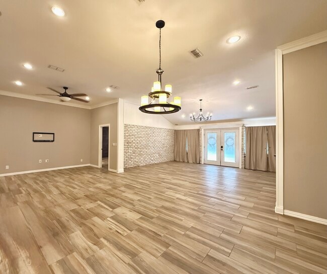 135 Country Club Rd in Brownsville, TX - Building Photo - Building Photo