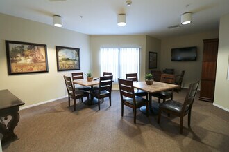 Seasons II San Juan Capistrano in San Juan Capistrano, CA - Foto de edificio - Building Photo