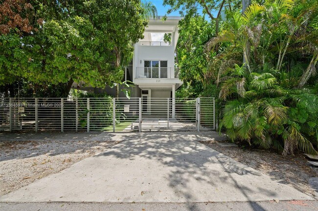 3129 Matilda St in Coral Gables, FL - Building Photo - Building Photo