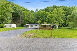 640 Morrell Creek Ln in Bluff City, TN - Building Photo