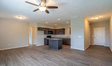 588 W Danielle St in Republic, MO - Building Photo - Building Photo