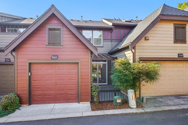 768 NE 70th Ave in Hillsboro, OR - Building Photo - Building Photo