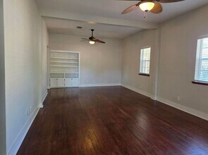 109 W Travis St in Fredericksburg, TX - Building Photo - Building Photo
