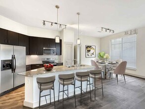 2525 S Voss Rd in Houston, TX - Building Photo - Building Photo