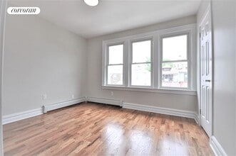 84 E 40th St in Brooklyn, NY - Foto de edificio - Building Photo