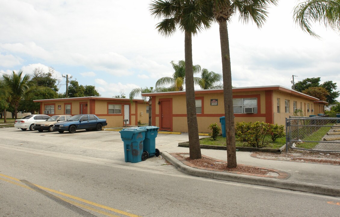 220 Martin Luther King Jr Blvd in Boynton Beach, FL - Building Photo