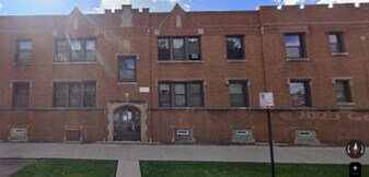 121 W 80th St in Chicago, IL - Building Photo
