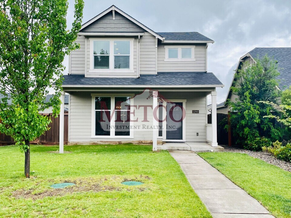 32901 E Lincoln Wy in Eugene, OR - Building Photo