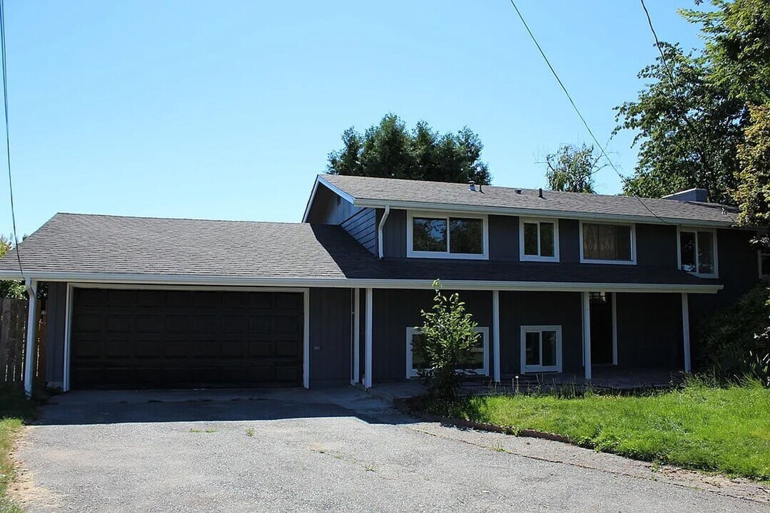 23611 106th Ave SE in Kent, WA - Building Photo