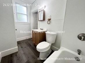 2432 Robertson Ave in Cincinnati, OH - Building Photo - Building Photo
