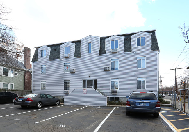 1263 Chapel St in New Haven, CT - Building Photo - Building Photo