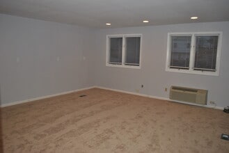 1323 Quarrier St, Unit D in Charleston, WV - Foto de edificio - Building Photo