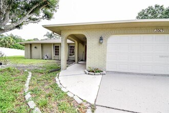 2069 Country Meadows Ln in Sarasota, FL - Building Photo - Building Photo
