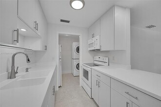 810-810 SW 12th Ct in Fort Lauderdale, FL - Building Photo - Building Photo