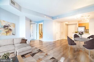 1021 N Garfield St, Unit 229 in Arlington, VA - Building Photo