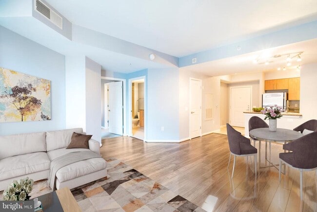 property at 1021 N Garfield St