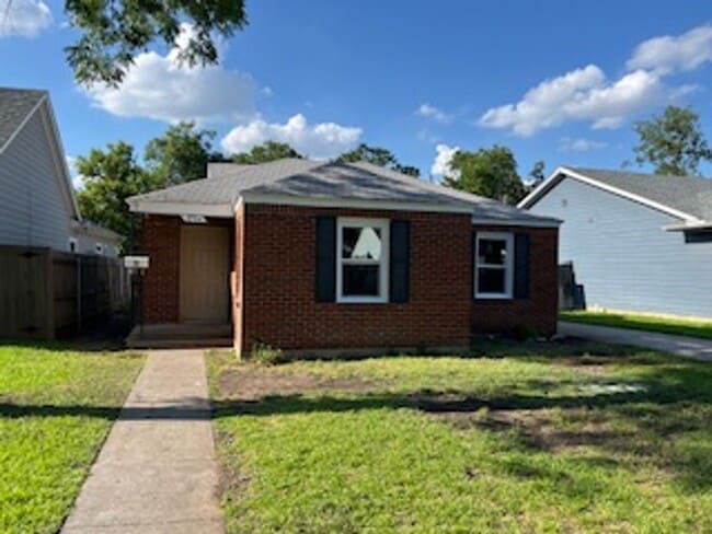 2704 W Bewick St in Fort Worth, TX - Building Photo - Building Photo