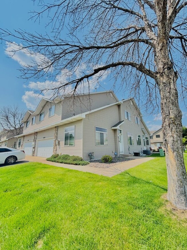 12708 Flamingo St NW in Minneapolis, MN - Building Photo - Building Photo