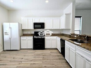 8039 Ellinger Ln in Houston, TX - Building Photo - Building Photo