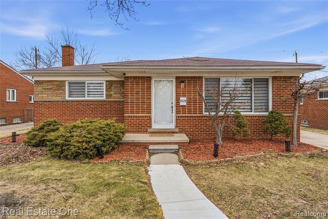 8528 Norborne Ave in Dearborn Heights, MI - Building Photo - Building Photo