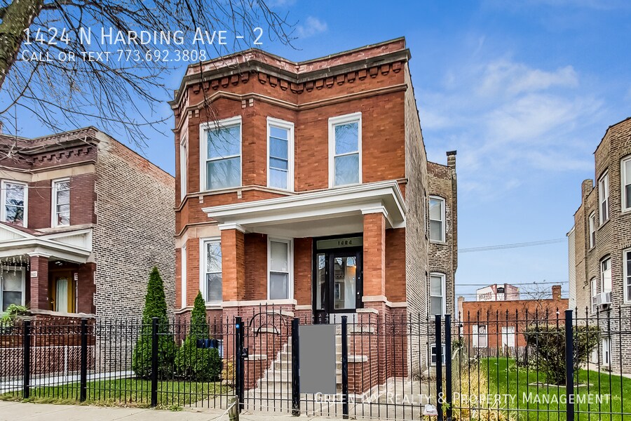 1424 N Harding Ave in Chicago, IL - Building Photo