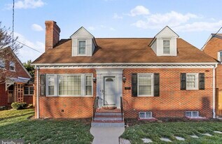 130 Montague Ave in Winchester, VA - Building Photo