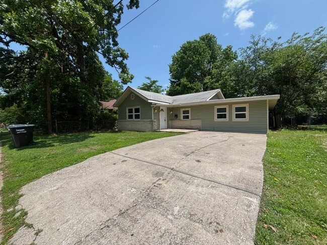 property at 1438 N Brown Ave