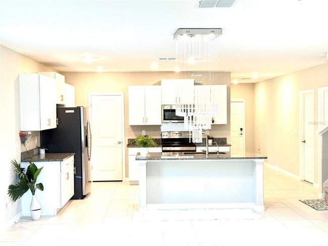 1424 Tahitian Sunrise Dr, Unit 1505-08 in Plant City, FL - Building Photo - Building Photo