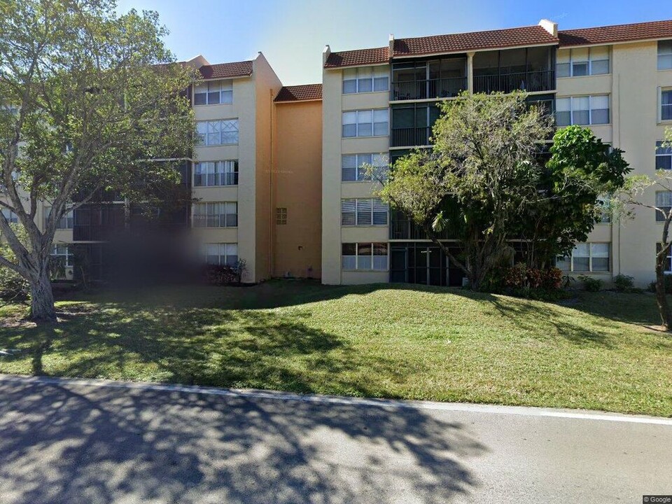 3651 Environ Blvd in Lauderhill, FL - Building Photo