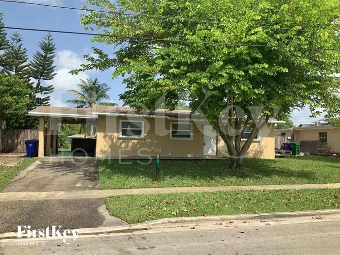 2174 NW 62nd Ave in Margate, FL - Foto de edificio