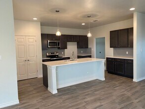 525 County Rd 306 in Jarrell, TX - Building Photo - Building Photo