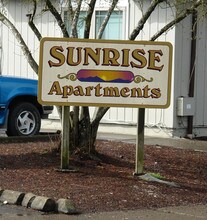 Sunrise Apartments in Albany, OR - Building Photo - Building Photo