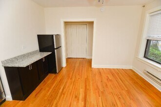 618 W Patterson Ave, Unit 902 in Chicago, IL - Building Photo - Building Photo