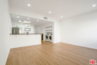 2864 Sunset Pl in Los Angeles, CA - Building Photo - Building Photo