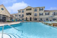 Gulf Breeze Apartments in Corpus Christi, TX - Foto de edificio - Building Photo