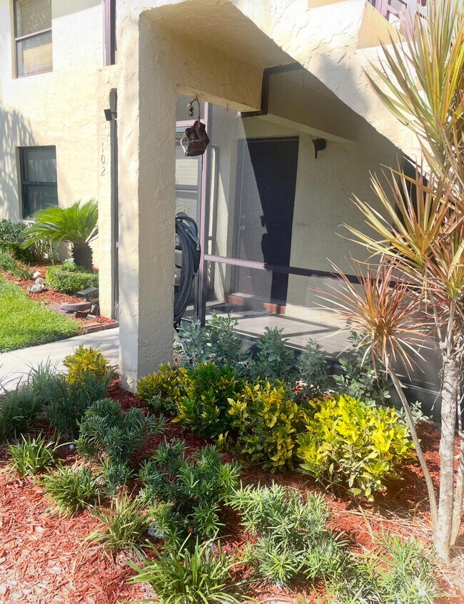 7233 Golf Colony Ct in Greenacres, FL - Building Photo - Building Photo