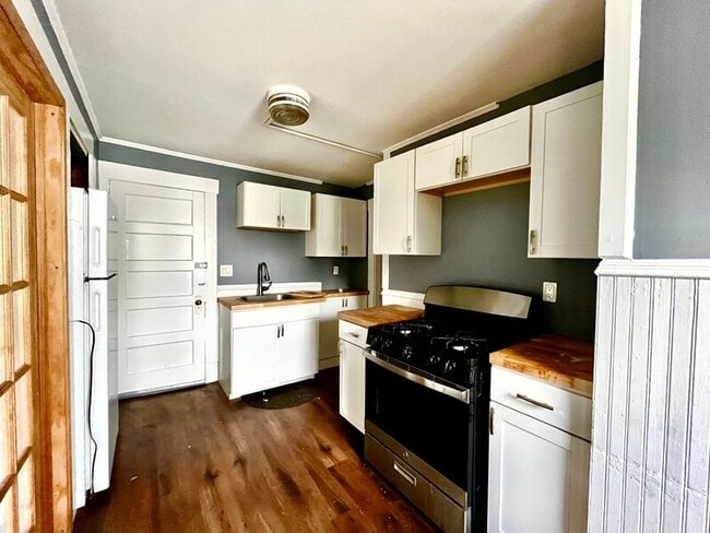 18 McKinley Terrace in Westfield, MA - Building Photo - Building Photo