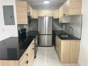 1604 NW 24th Ct in Miami, FL - Building Photo - Building Photo