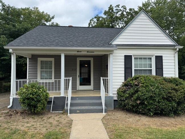 property at 717 Queen Ave NW