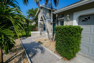 12795 Kingsway Rd in Wellington, FL - Building Photo - Building Photo