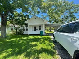 804 15th St in Orange, TX - Building Photo