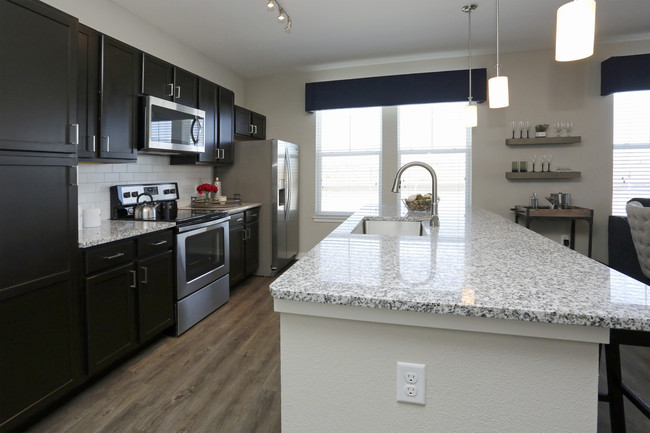 Watermark on Twenty Mile Luxury Apartment ... in Parker, CO - Building Photo - Interior Photo