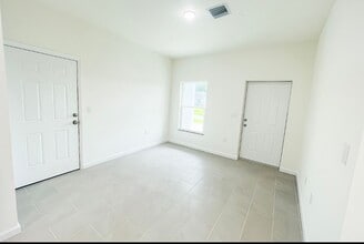 2805 17th St SW in Lehigh Acres, FL - Building Photo - Building Photo