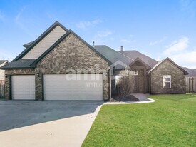 11220 NW 102nd St in Yukon, OK - Building Photo