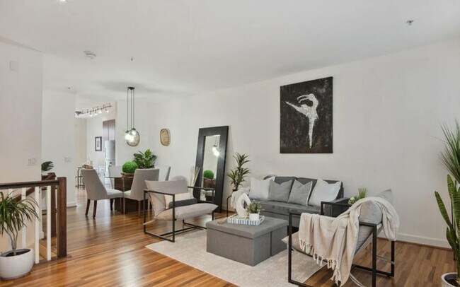 2517 Sayles Pl SE, Unit 9 in Washington, DC - Foto de edificio - Building Photo